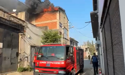İzmir'de korkutan yangın: Kontrol altına alındı, soğutma çalışmaları sürüyor