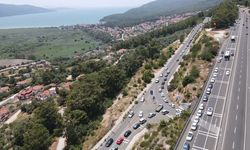 Akyaka'da yoğunluk: Günübirlik ziyaretçiler trafiği kilitledi