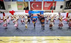 Bayraklı’da kültür rüzgarı esti: Halk dansları nefes kesti