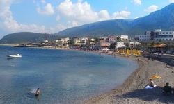 İzmir’de toplu taşıma araçlarının ortak huzurlu rotası: Bu sessiz plajın berrak sularında yeniden doğacaksınız