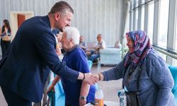 Başkan Duman'dan huzurevi ziyareti: Bayram sevincini çınarlarla paylaştı