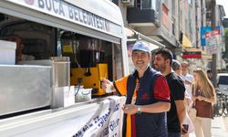 Buca'da vatandaşlara destek: Sınav süresince ailelere ikram