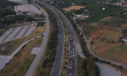 Yola çıkacaklar dikkat: Tatilciler dönüyor, İzmir'de trafik sıkıştı!