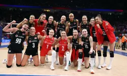 İstanbul’da zorlu mücadele: Filenin Sultanları ilk yenilgisini aldı!