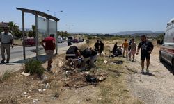 İzmir'de motosiklet durağa daldı: 2 kişi yaralandı