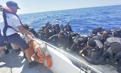Çeşme açıklarında tehlikeli yolculuk: 47 göçmen kurtarıldı