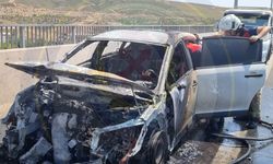 İzmir’de bayram trafiğinde korkutan yangın: Otoyolda araç alev aldı