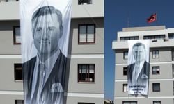 Narlıdere Belediyesi’ne Ferdi Zeyrek pankartı asıldı: İçimizde tarifsiz bir boşluk var