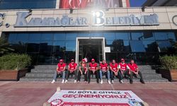 Karabağlar Belediye'si önünde oturma eylemi: Maaş krizi aylardır bitmedi