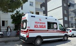 Kuşadası'nda acı olay: Bir kadın apartman girişine kendini astı