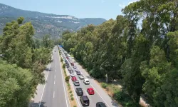 Dönüş çilesi başladı: Ege'nin cennetinde 7 kilometrelik araç kuyruğu