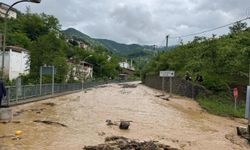 Trabzon'da şiddetli yağış sonrası sel: Bir kişi kayboldu