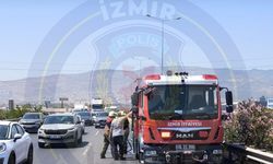İzmir'de otoyol üzerinde yangın: Sol şerit kapatıldı, trafik kilitlendi