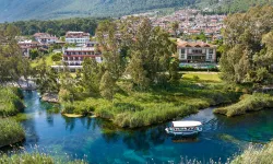 Ne Urla ne de Çeşme: Buz gibi akan nehri ve turkuaz renkli suyu ile tatilcilerin yeni gözdesi oldu