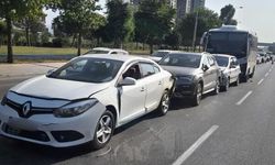 Anadolu Caddesi’nde zincirleme kaza: Trafik Ayyıldız Kavşağı’na kadar yoğun