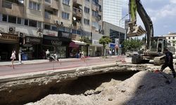 Bornova’da doğal gaz borusu patladı: Cadde trafiğe kapatıldı