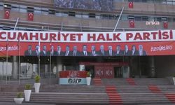 CHP Genel Merkezi'ne tutuklu başkanların afişi asıldı