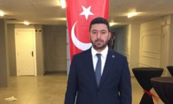CHP’li ilçe başkan yardımcısı Türk bayrağı asarken kaza geçirdi