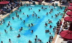Havuza girecekler dikkat, uzmanı uyardı: Yaz sıcaklarında enfeksiyon kapmayın!