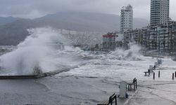 İzmir’de bir garip hava: Hem sıcaklık artıyor hem kuvvetli poyraz