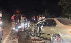 İzmir'de iki otomobil kafa kafaya çarpıştı: 4 yaralı