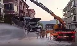 Kemalpaşa’da park halindeki elektrikli araç yandı!