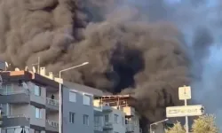 Narlıdere’de yangın kabusu: Lastikçide başladı, büyüyerek binayı sardı