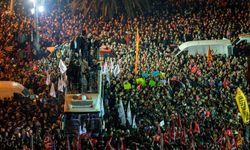 Tutuklu CHP'li belediye mensuplarının aileleri Saraçhane'de buluşuyor