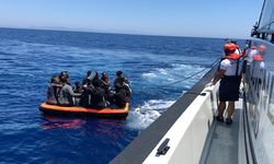 Türk kara sularına geri itilmişlerdi: 24 göçmen İzmir açıklarında kurtarıldı