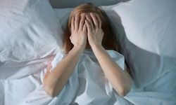 Yüzüstü uyuyanlar dikkat: Uzmanlardan ciddi sağlık uyarısı