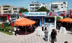 İzmir'de emeklilere dev hizmet: Yoğun ilgi gören lokalde çay 5, kahve 10 TL!