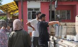 İzmir'den Balıkesir'e destek: Hazırlanan yemekler depremzedelere dağıtılıyor