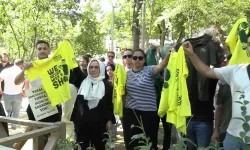 270 işçi maaş ve tazminatsız işten çıkarıldı: Tişörtlü protesto