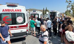 Kuşadası'nda korkutan kaza:Turistleri taşıyan minibüs devrildi