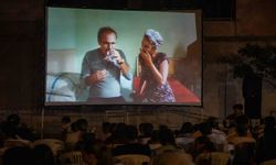 Bornova'da mahalle meydanları sinema perdesine döndü