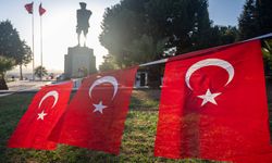Bornova'da bayram coşkusu: Düzenlenen programa yoğun ilgi