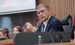 Cemil Tugay’dan 'parti değiştiriyor' iddialarına sert yanıt: Terbiyesizliktir
