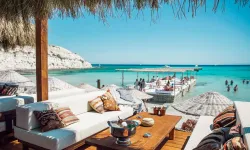 İzmir’de turizm sezonunu yabancı turist kurtardı!