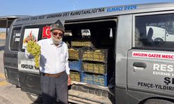 Denizli’den İzmir’e gönül yolculuğu: Elmacı Dede bu kez üzümle geldi