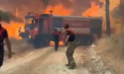 Çanakkale yanıyor: İtfaiye aracı alevlerin arasında kaldı!