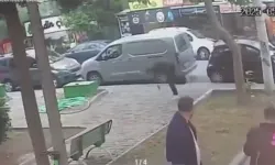 Karşıyaka'da ilginç anlar: Düşse de telefonu elinden bırakmadı