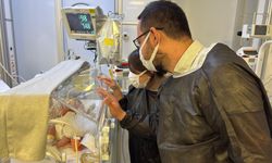İzmir’de mucize: Organları dışarıda doğan bebek hayata tutundu!