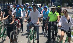 İzmir'de öğrenciler gönüllü ama koşullar yetersiz: Bisikletli ulaşım neden gelişmiyor?