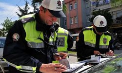 İzmir'de polisten kaçarken tıra çarptı: 69 bin lira ceza yedi!