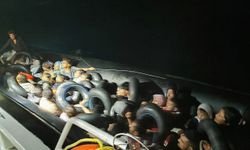 İzmir açıklarında 2 operasyon: 62 kaçak göçmen kurtarıldı