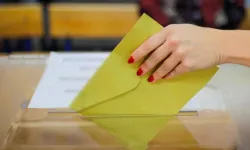 Kadın seçmenlere soruldu: Bu pazar seçim olsa hangi partiye oy verirsiniz?