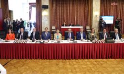 Murat Bakan komisyon toplantısında konuştu: Demokrasi olmadan barış olmaz