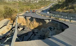 Şaşırtan görüntü: Kuşadası yolu bu hale geldi