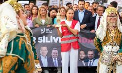 CHP gençlerinden Çerçioğlu’na tepki: Kortej'de omurga maketi ile yürüdüler