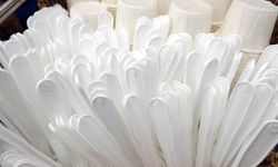 Türkiye’de tek kullanımlık plastikler sınırlanıyor: 3 aşamalı eylem planı açıklandı
